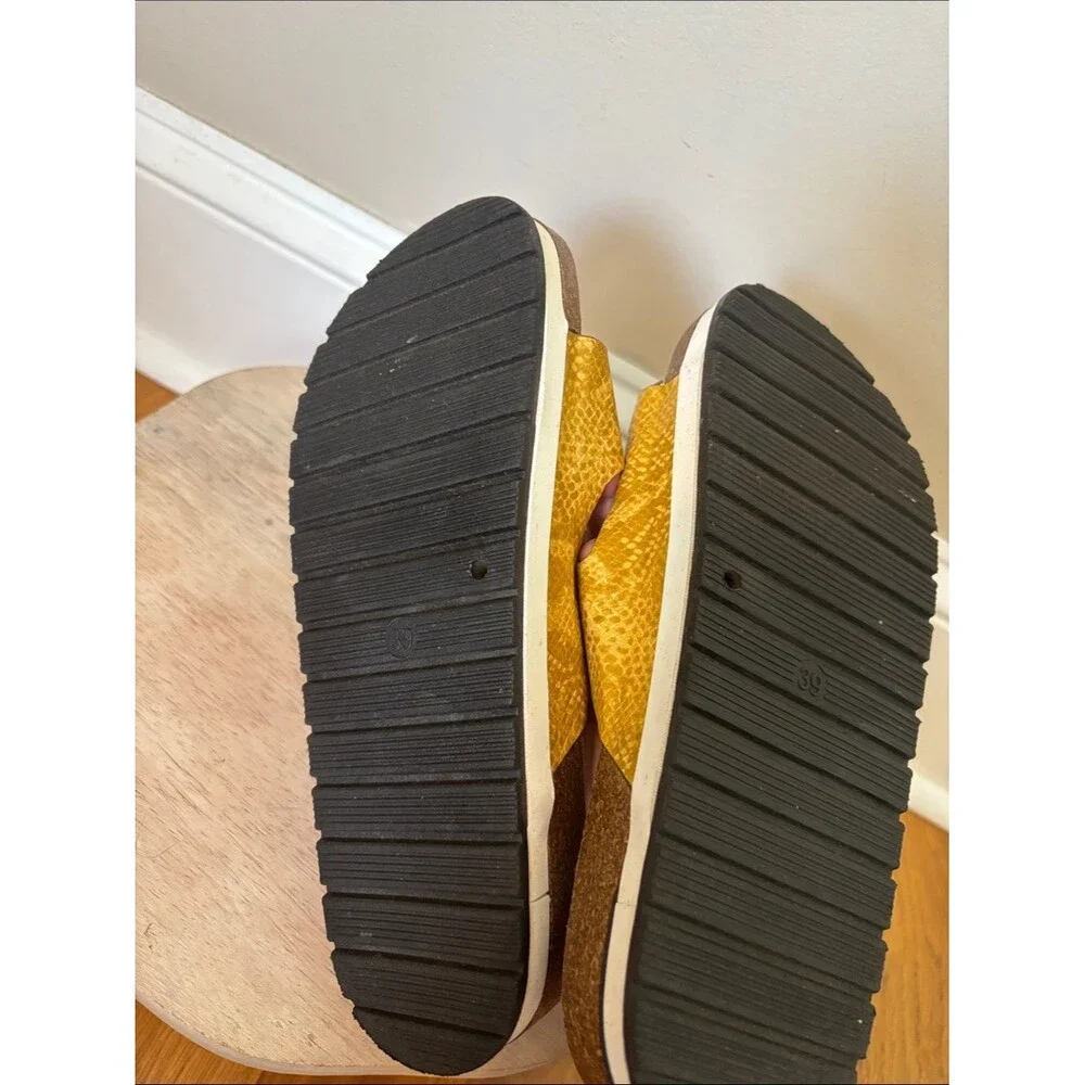 Corkys Womens Beach Babe Slip-on Adjustable Slide Sandal size 9 yellow